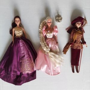 Bundle of 3 collectibles Barbies